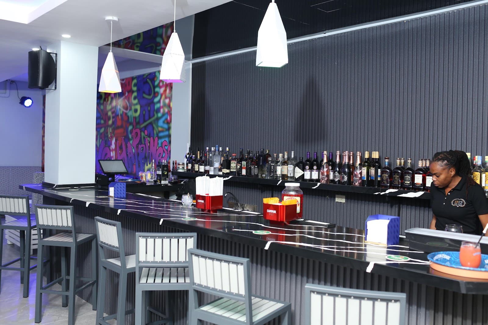 12 to 12 Day Lounge – Relaxed Day-to-Night Vibes with Food, Drinks & Entertainment